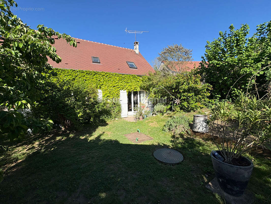 Maison à NESLES-LA-VALLEE