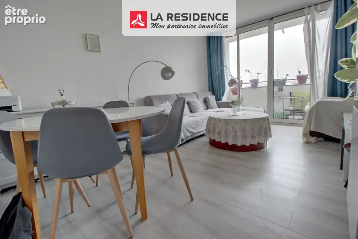 Appartement 64 m² à Les Clayes-Sous-Bois  - photo 1