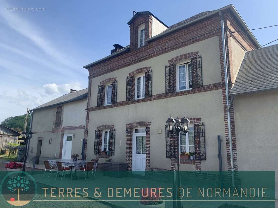 Maison à SAINT-PIERRE-DE-MAILLOC