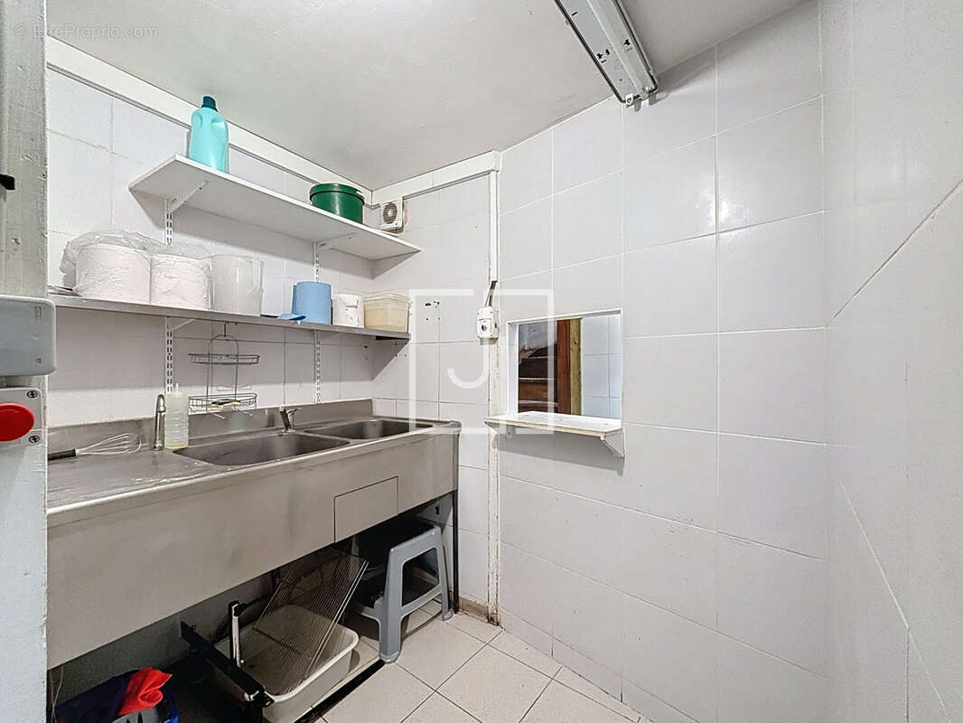 Commerce à ENCHASTRAYES