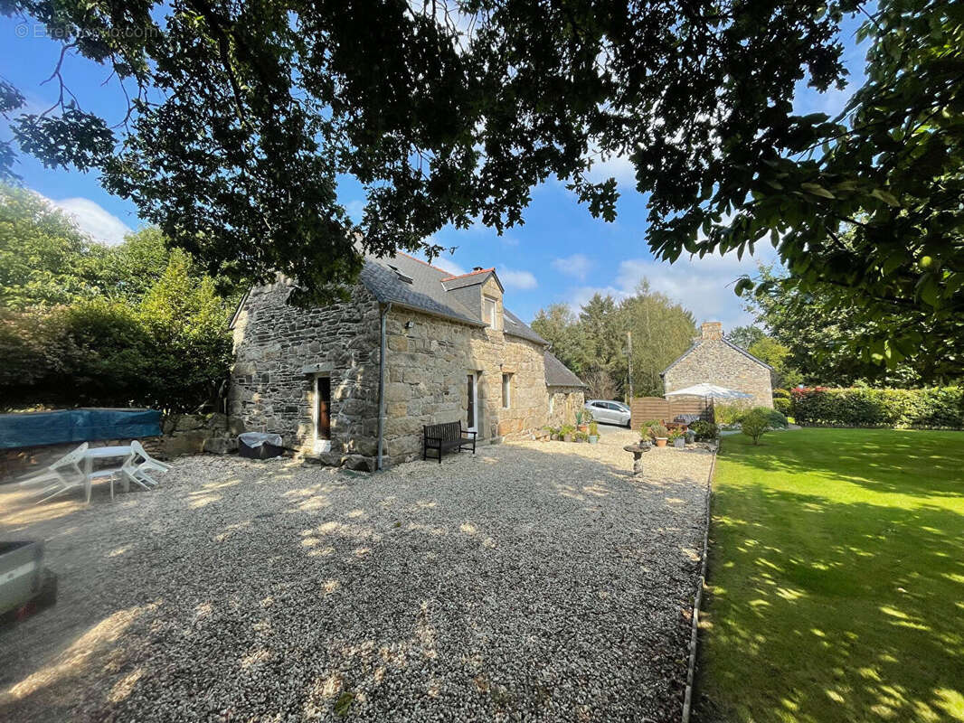 Maison à MAEL-CARHAIX