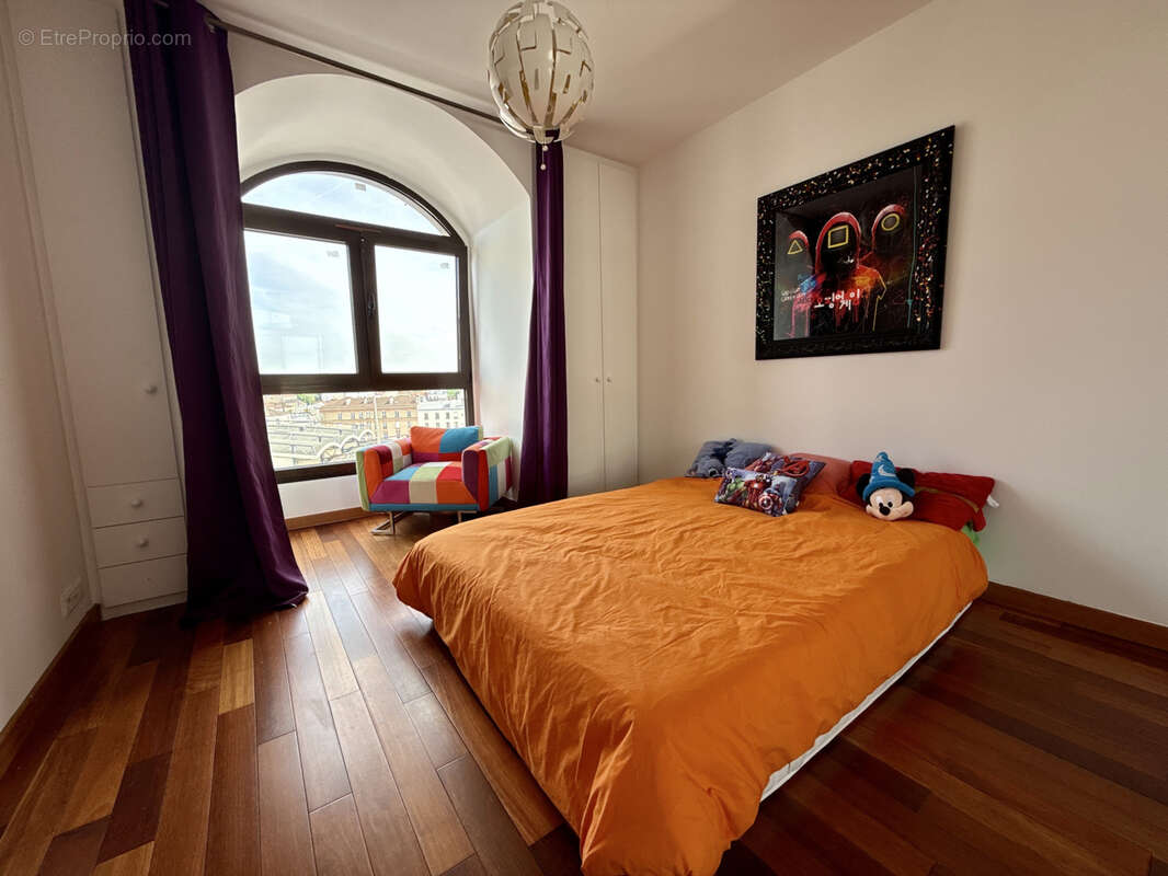 Appartement à CHARENTON-LE-PONT