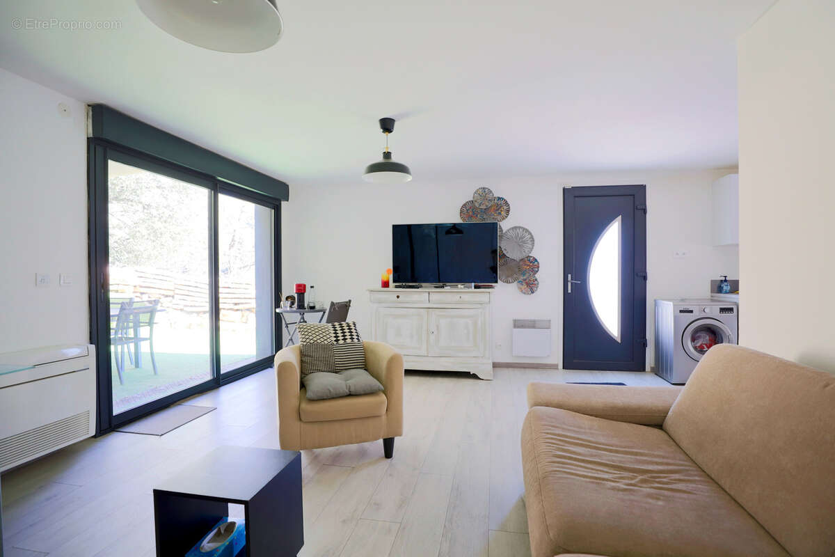 Maison à MEOUNES-LES-MONTRIEUX