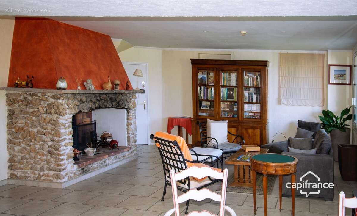 Maison d'hôtes de charme avec piscine à vendre à BAGNOLS EN FORET (83) - photo 10