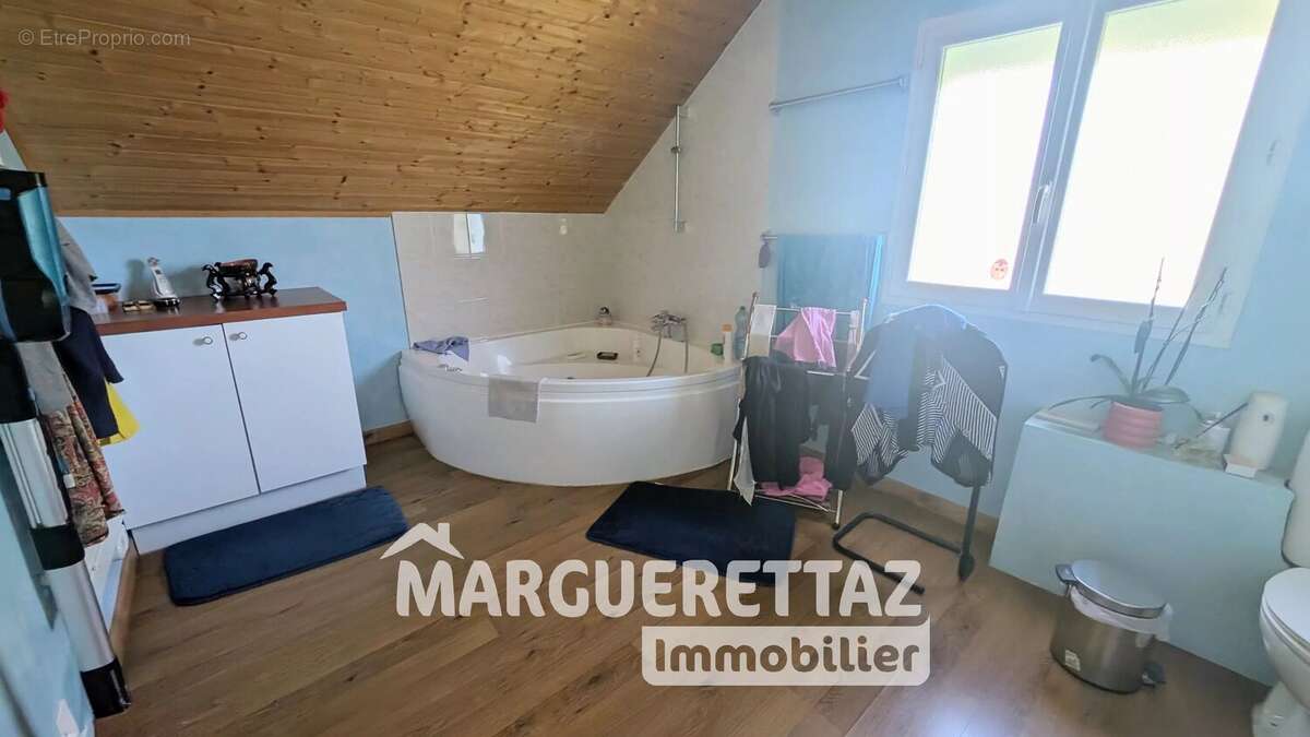 Maison à VETRAZ-MONTHOUX