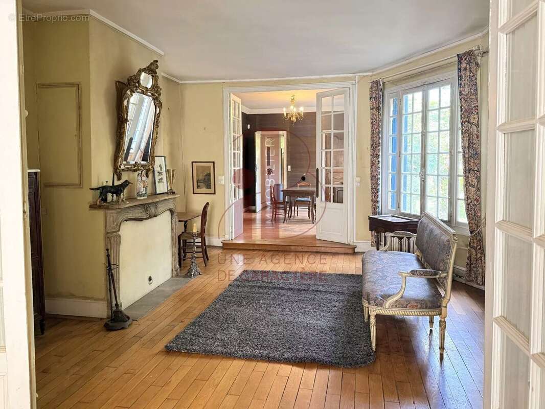 Maison à FONTAINEBLEAU