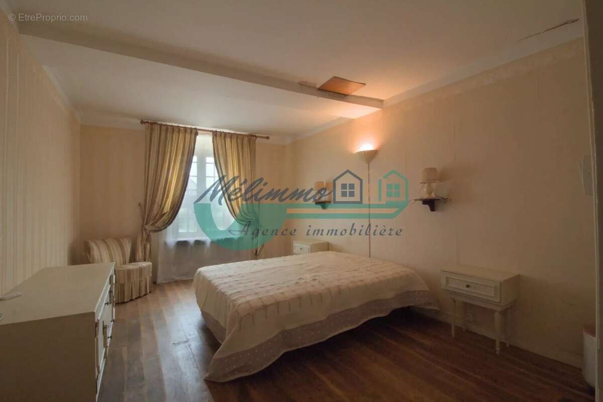 Maison à MOUTIERS-EN-PUISAYE