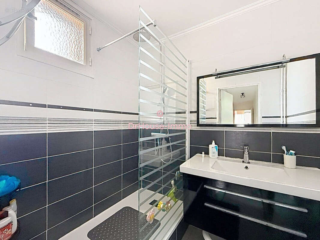 Appartement 66 m² à Vitrolles  - photo 35
