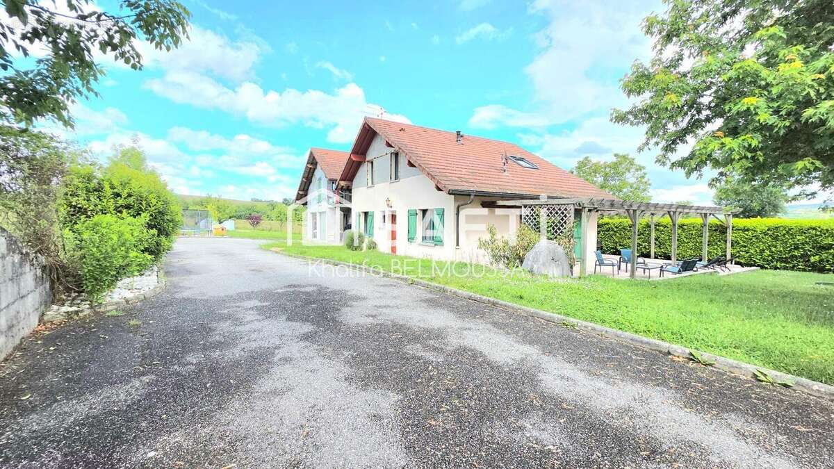 Maison 218 m² à Bassy  - photo 2