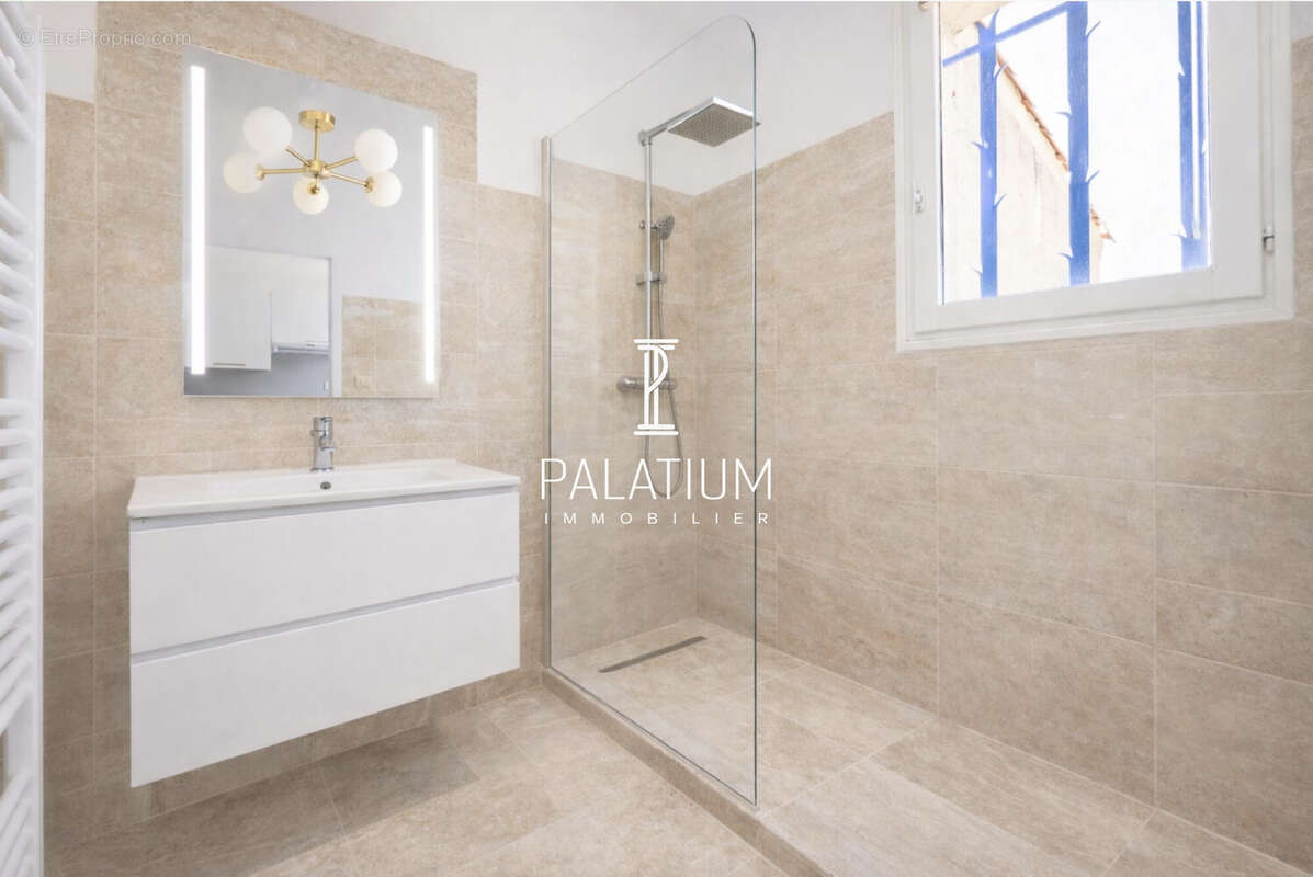 Appartement à GREOUX-LES-BAINS