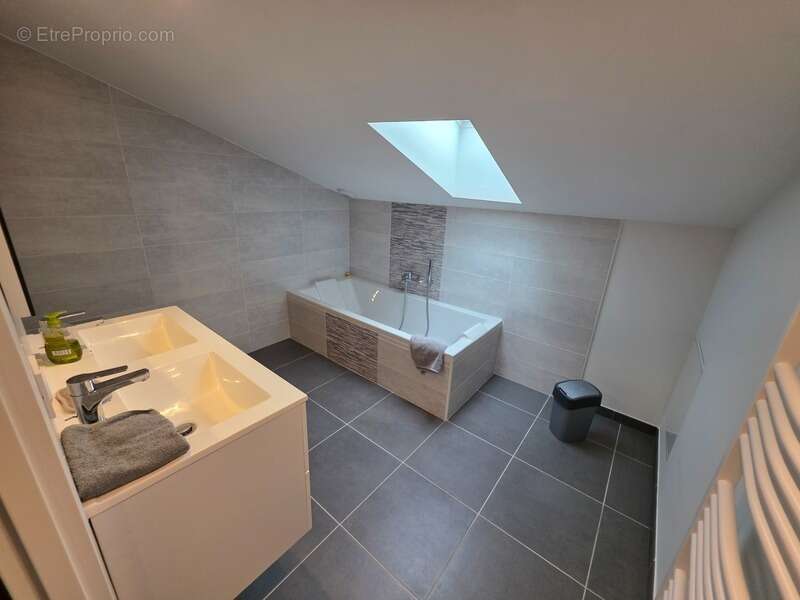 Maison à NEGREPELISSE