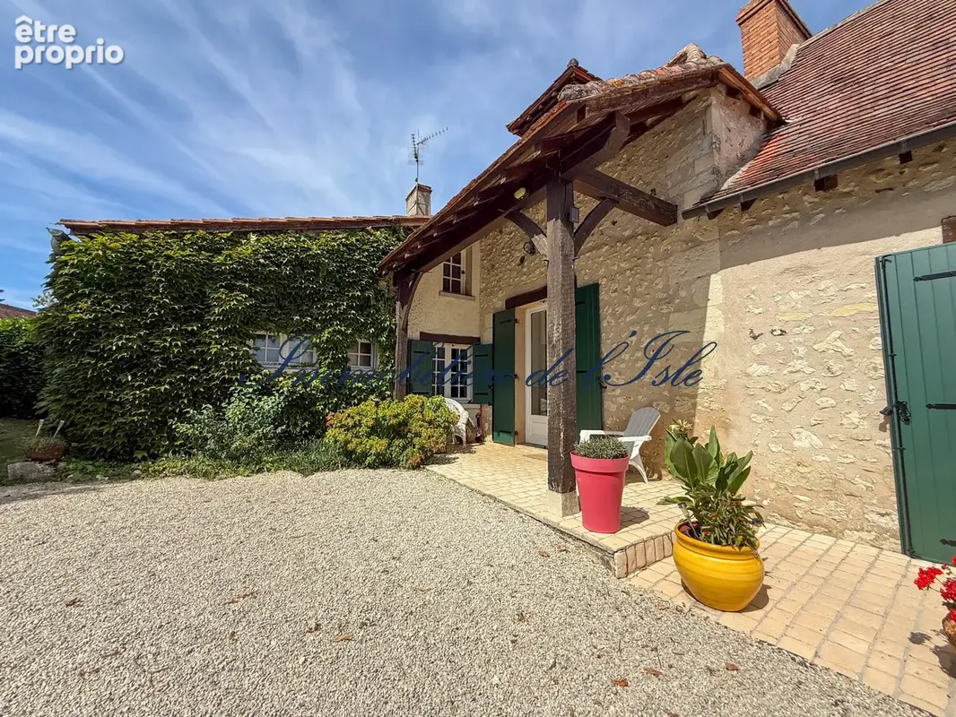 Maison de caractere avec piscine et panorama sur la vallée - photo 4