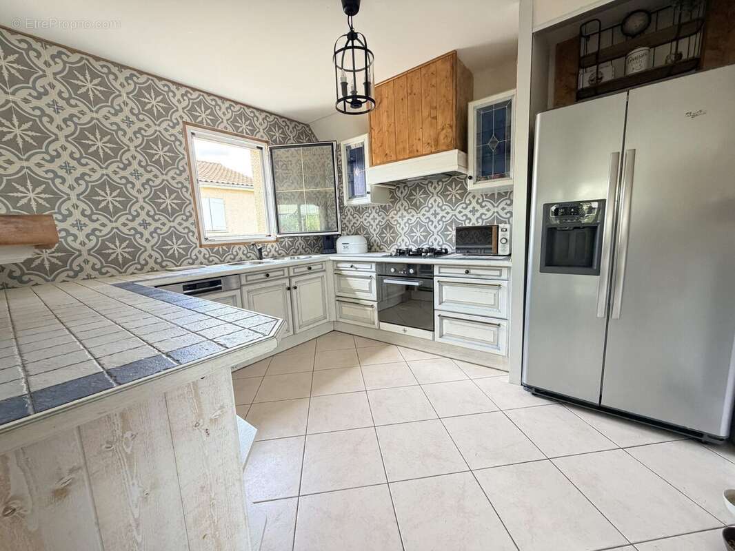 Maison 130 m² à Saint-Clement-De-Regnat  - photo 5