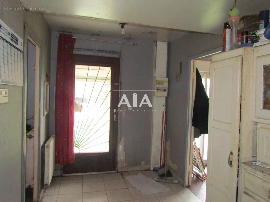 Maison à LES ADJOTS