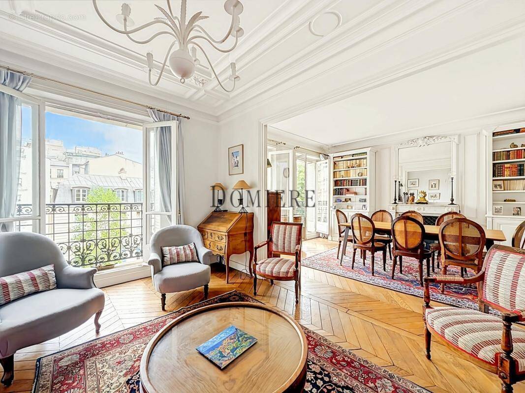 Appartement à PARIS-17E