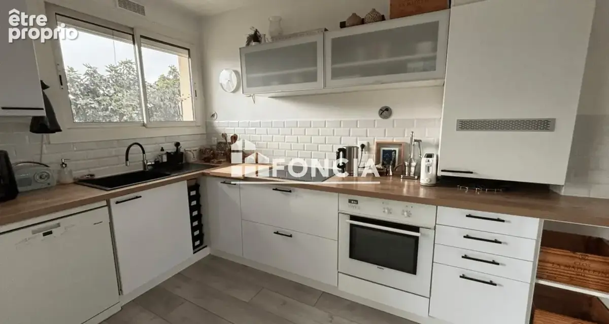 Lunel – Charmant T3 de 63 m² avec balcon, garage et cellier - photo 3