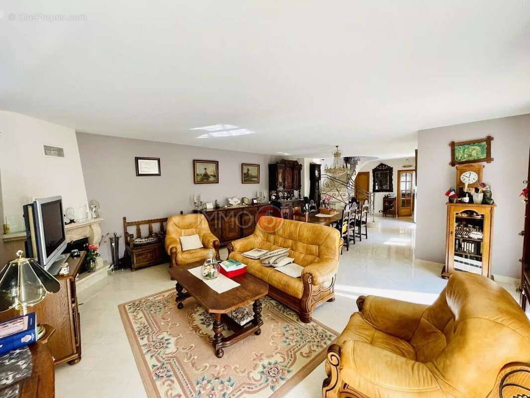 Maison 160 m² à Le Raincy  - photo 2