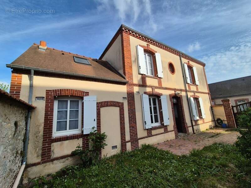 Maison à PRUNAY-LE-GILLON