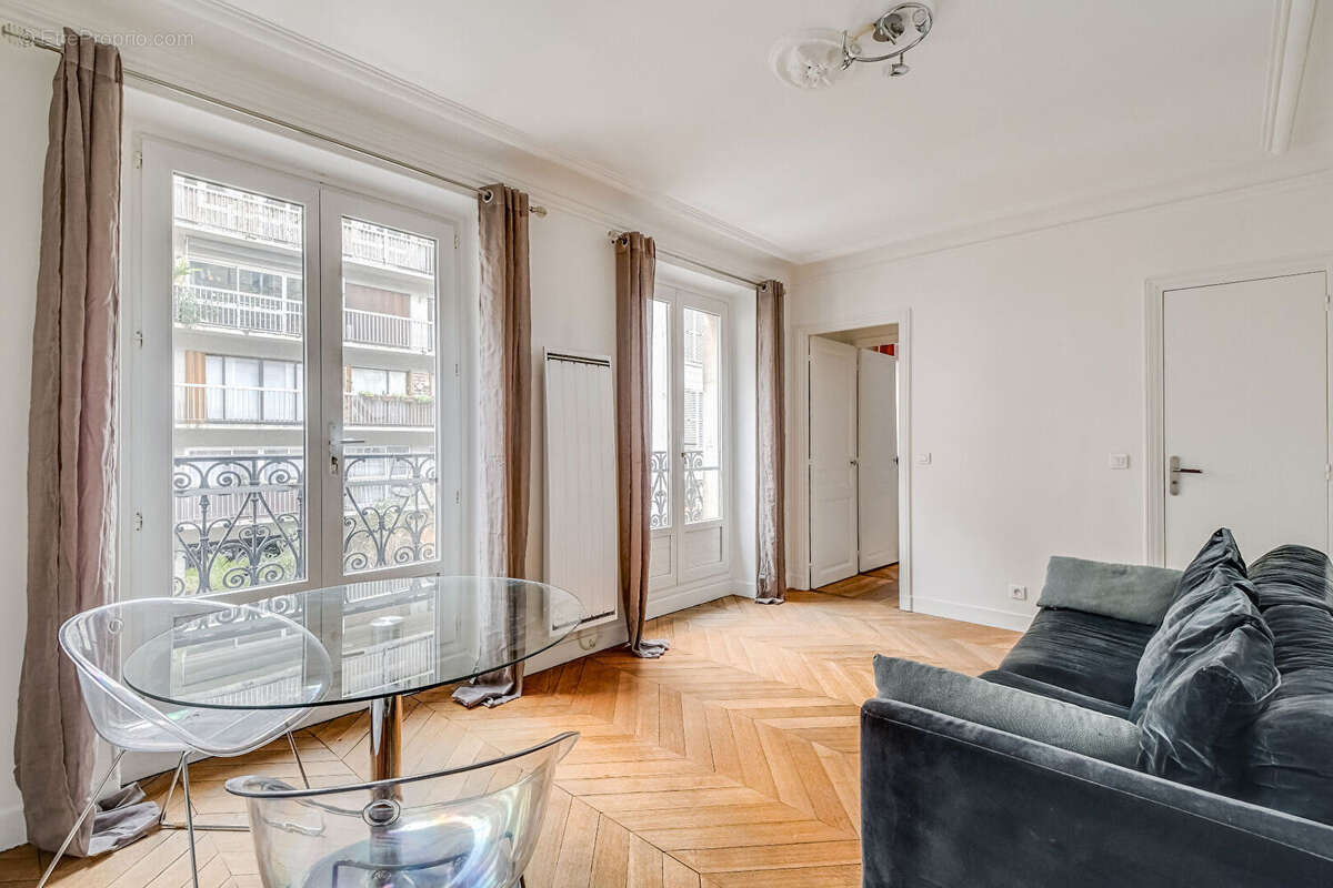 Appartement à PARIS-10E