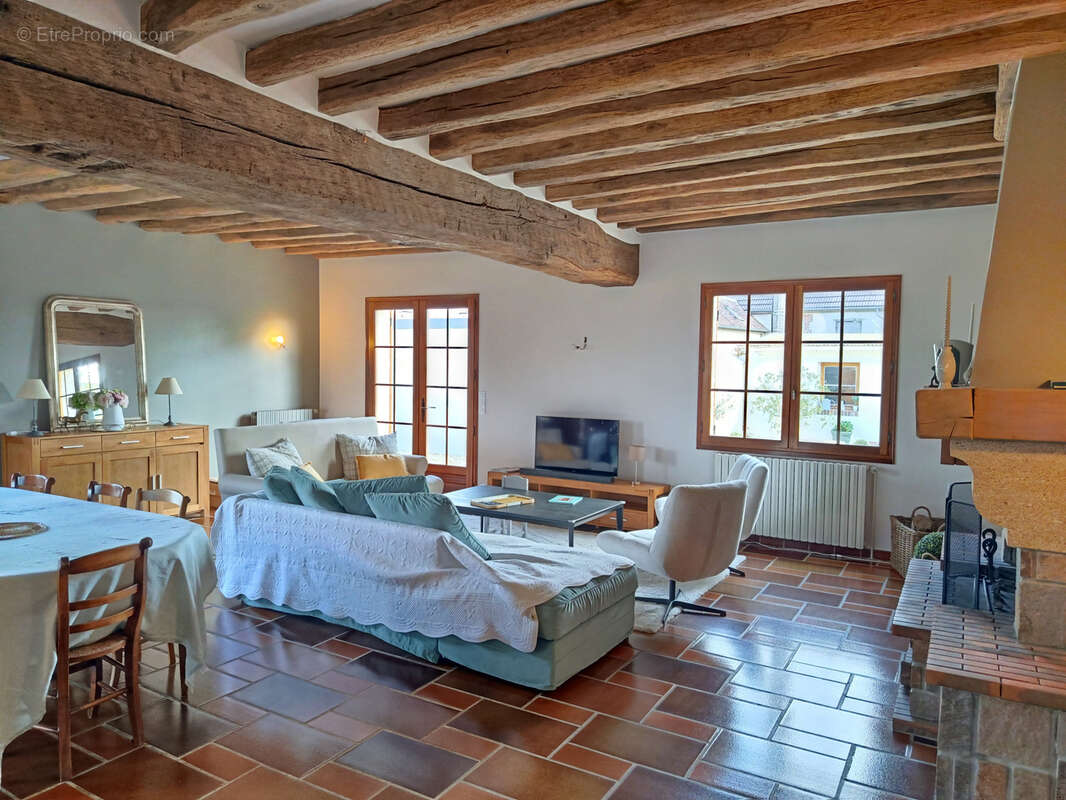 Maison à MONTCORBON