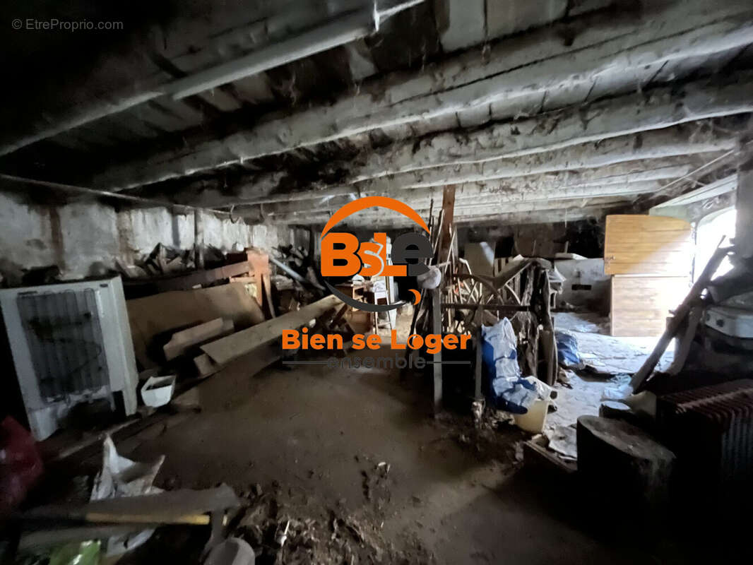 Maison à VEDRINES-SAINT-LOUP