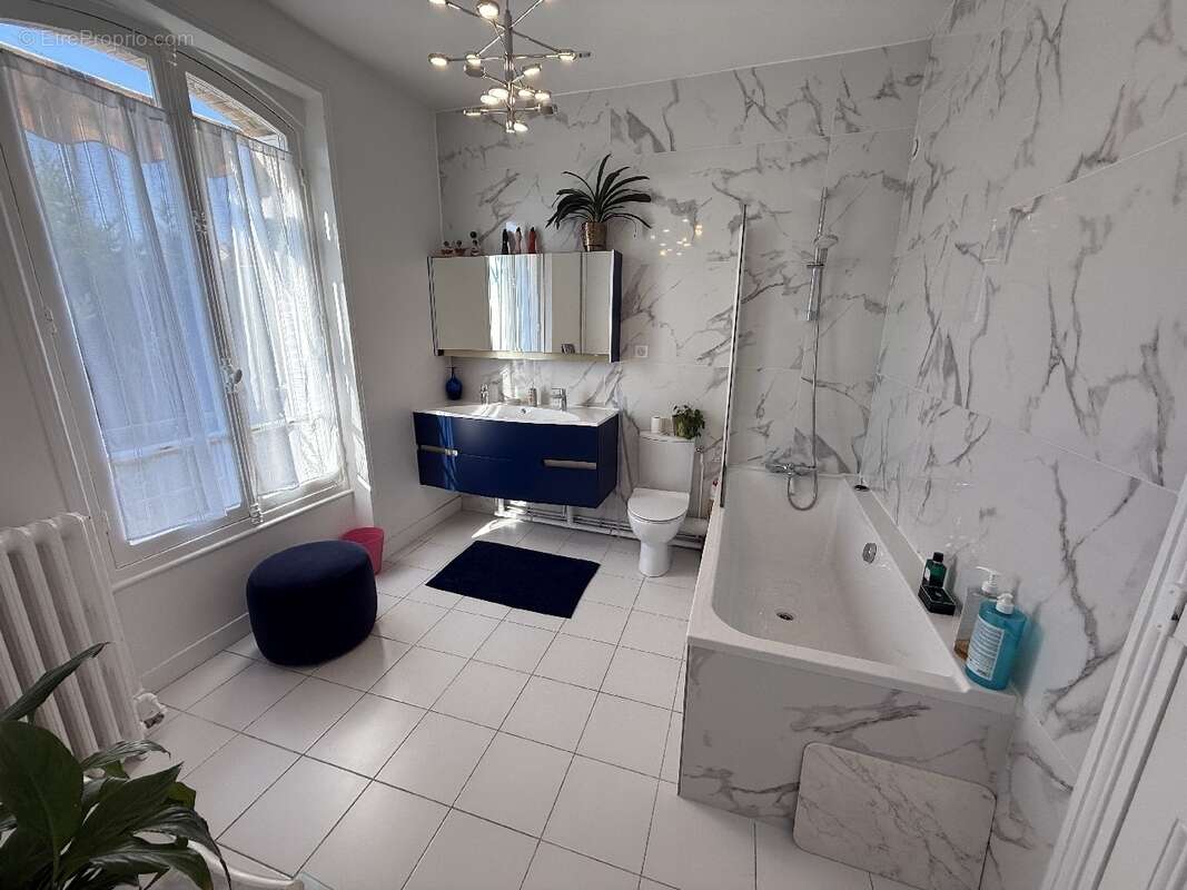 Maison à SAINT-MAUR-DES-FOSSES