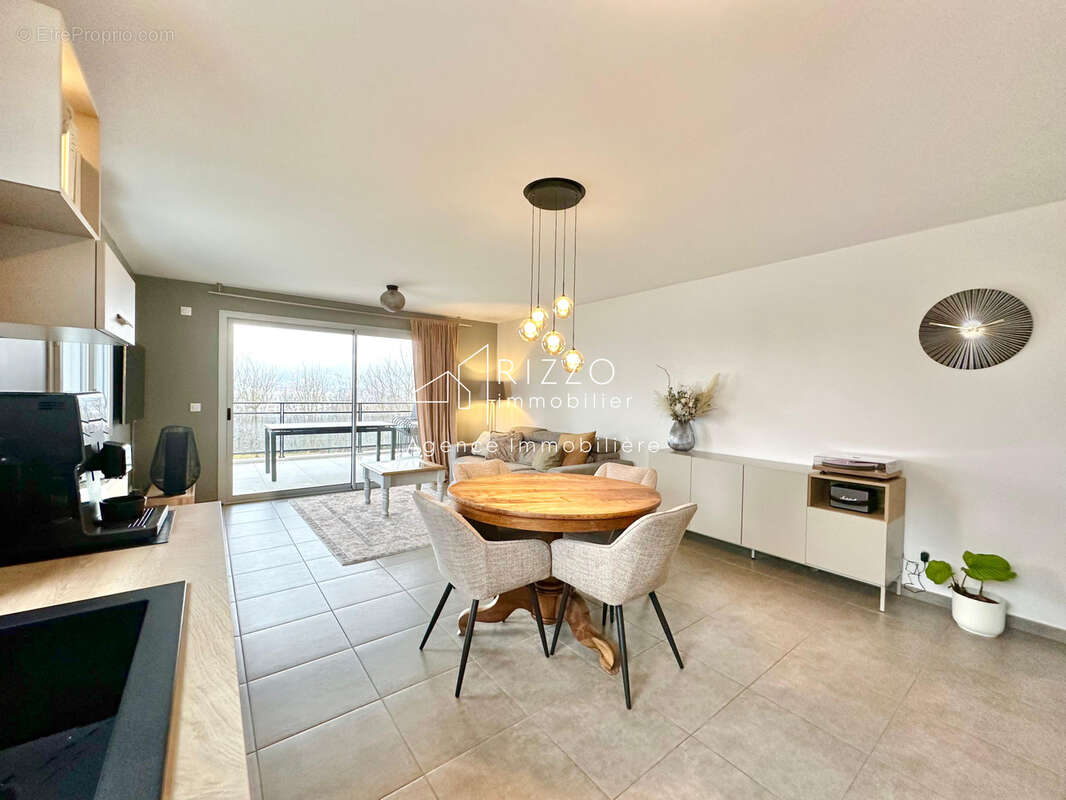Appartement à SALES