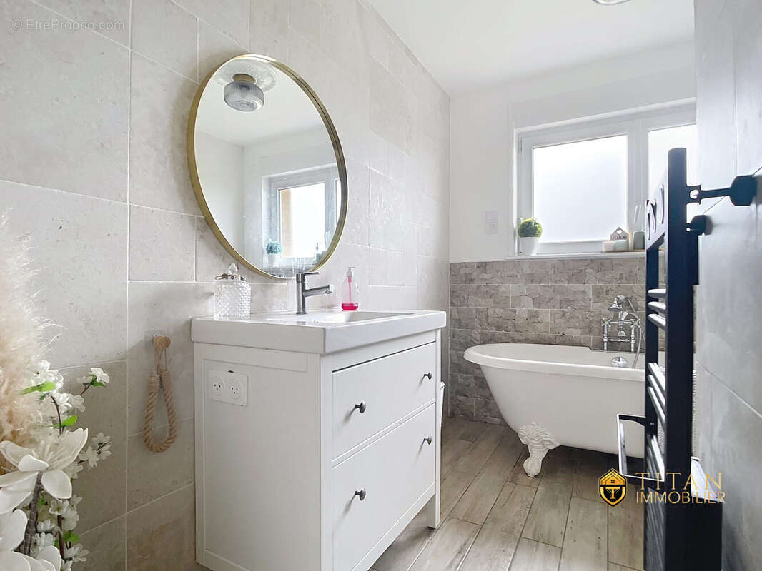 Maison individuelle 3 chambres, garage, jardin et local loué à Oye-plage - Maison à OYE-PLAGE