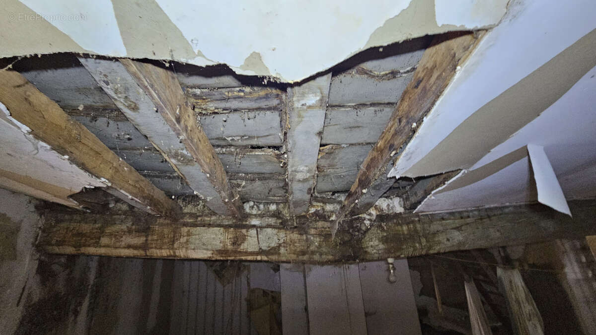 Maison à LASSAY-LES-CHATEAUX