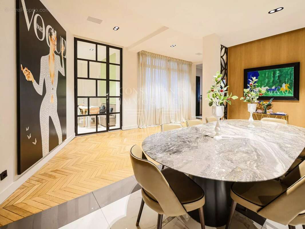 Appartement à PARIS-16E