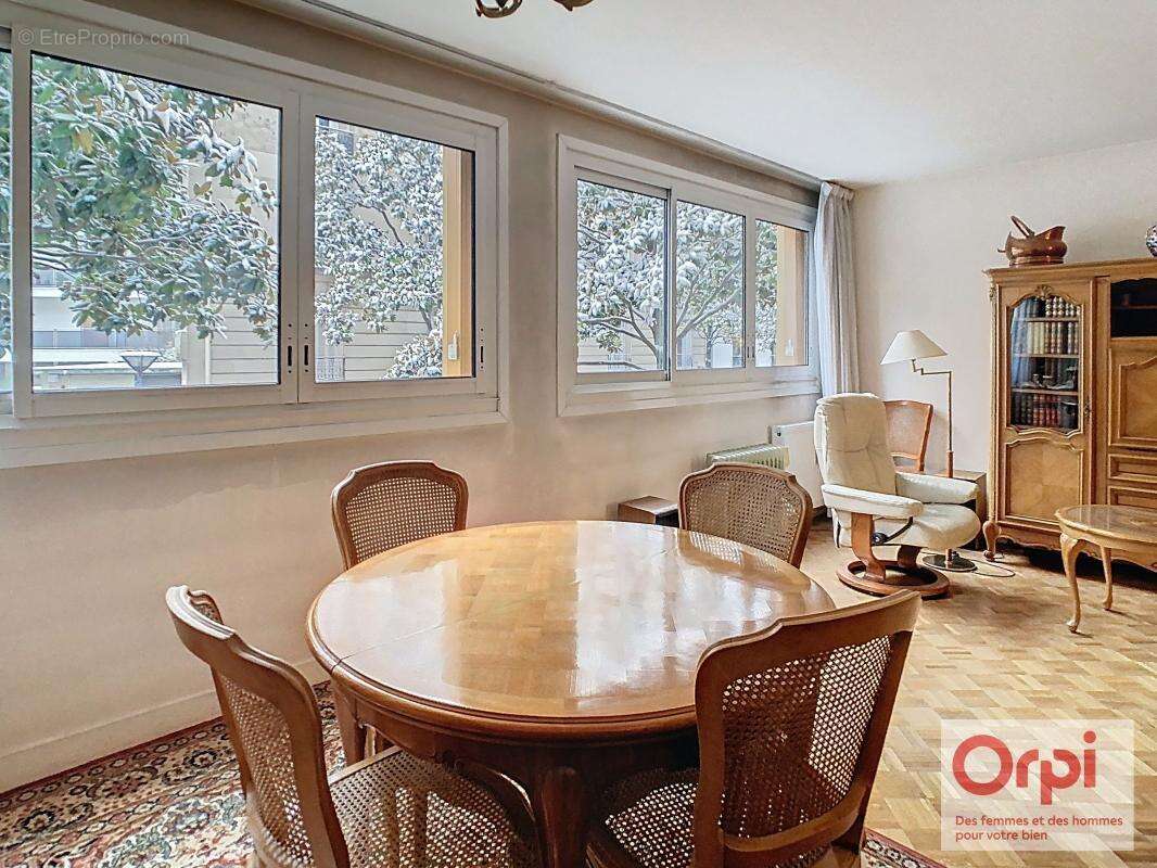 Appartement à ISSY-LES-MOULINEAUX