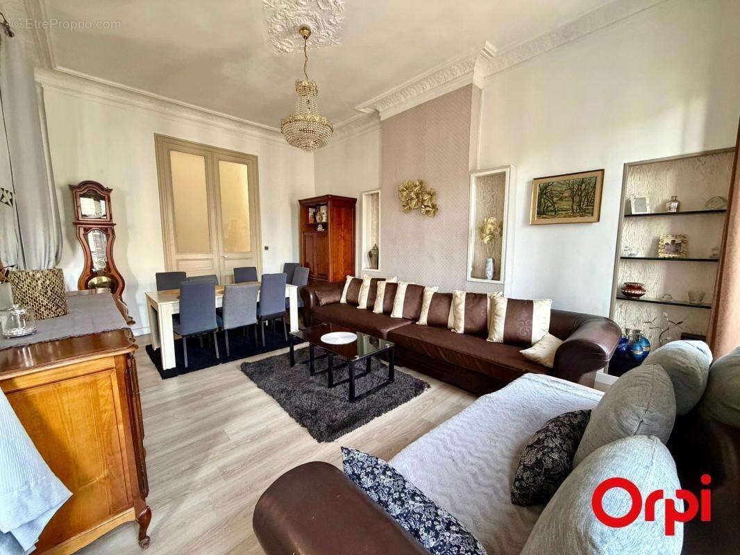 Appartement à MARSEILLE-1E