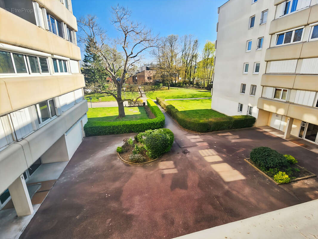 Appartement à SAVIGNY-LE-TEMPLE