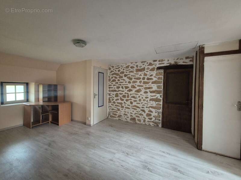 Maison à vendre 5 pièces 3 chambres  terrain 1500 m² dépendances ORSENNES (36) - photo 7