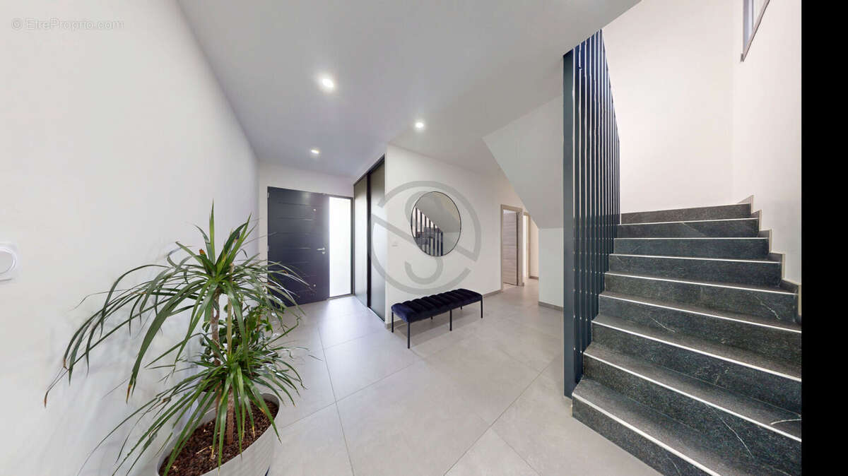 Maison d'exception 38260 La -Cote- Saint -André - photo 5