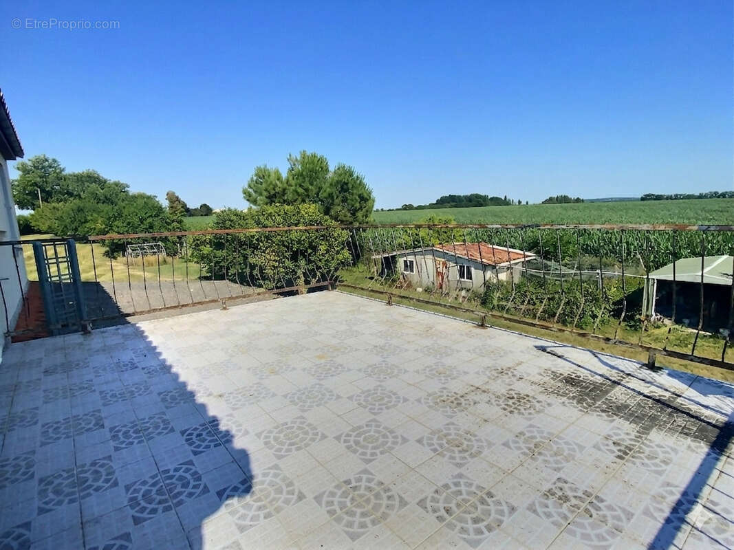À Muron, maison avec terrasse à acheter avec GM IMMOBILIER - photo 3