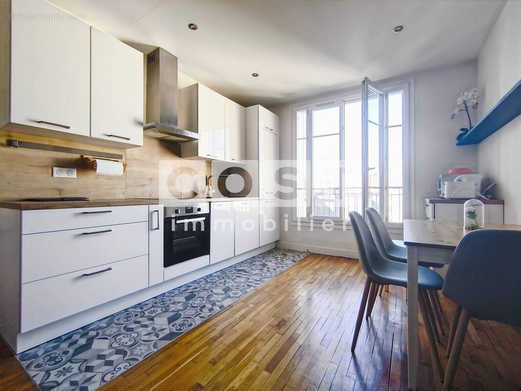 Appartement à COURBEVOIE