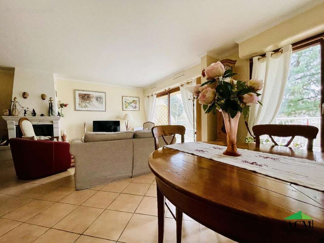 Maison à MERY-SUR-OISE