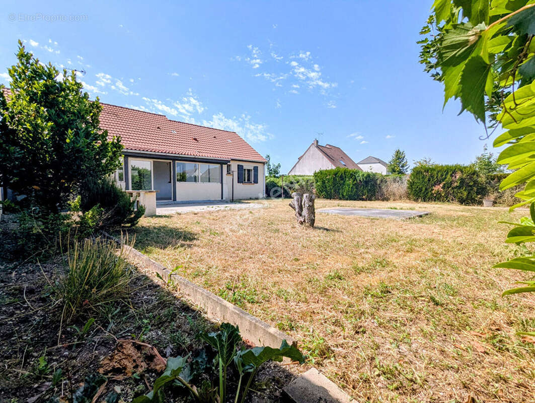Maison à GUIGNICOURT