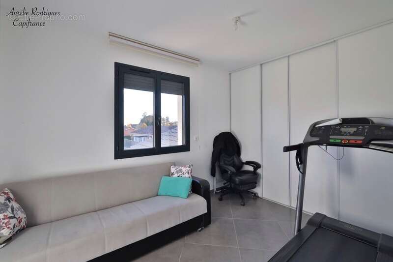 Maison à BAGE-LE-CHATEL