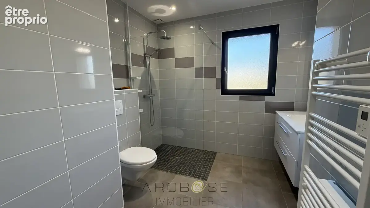 Villa contemporaine de plain-pied avec garage et jardin . - photo 17