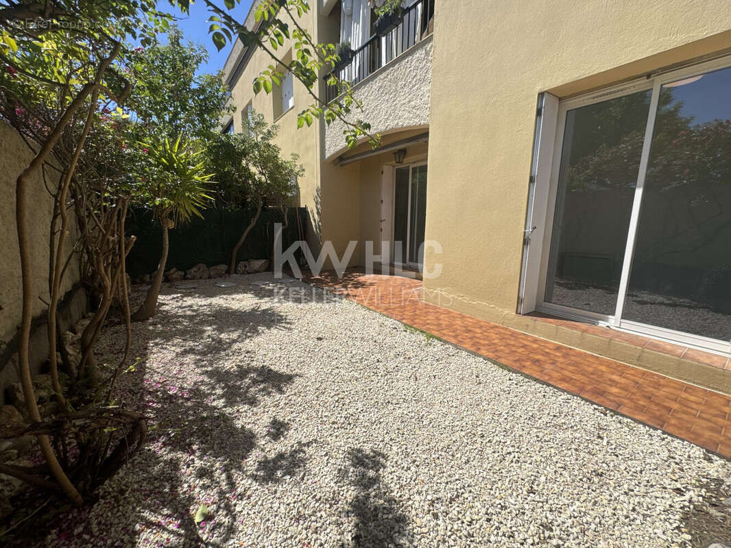 Appartement à SAINT-LAURENT-DU-VAR
