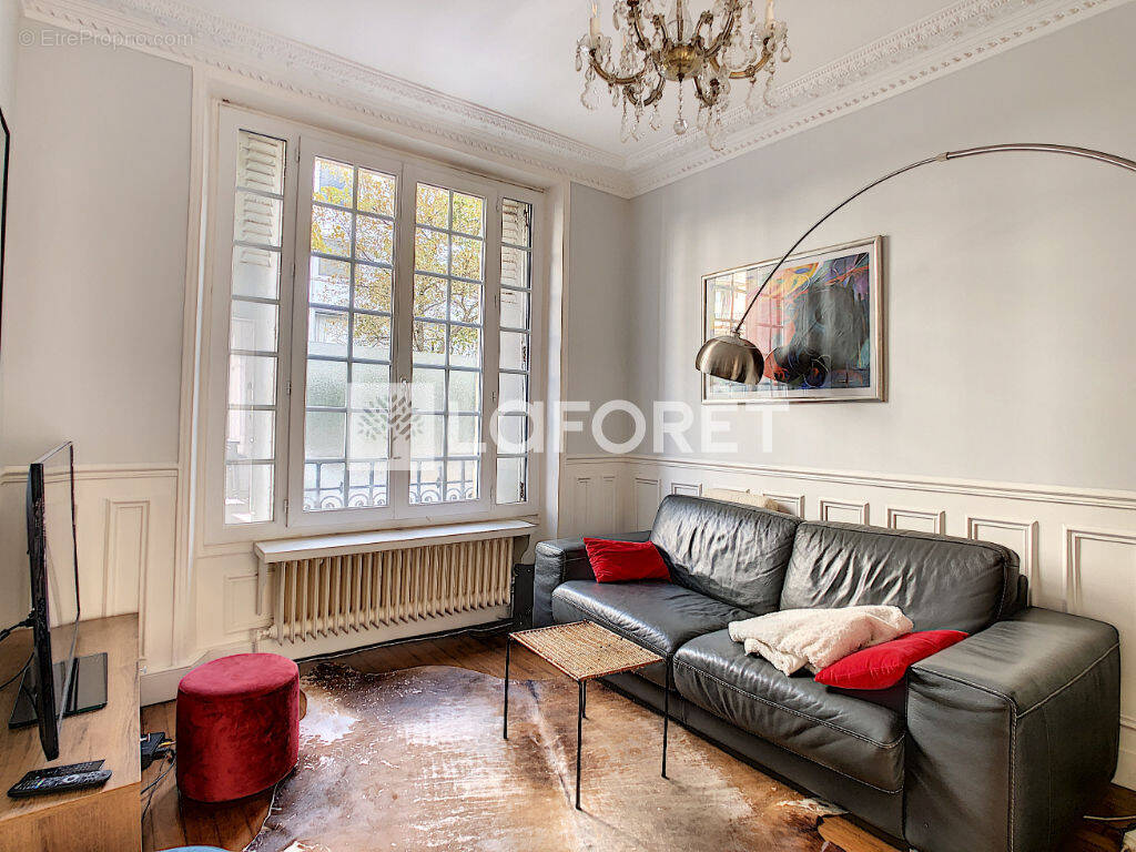 Appartement à COURBEVOIE