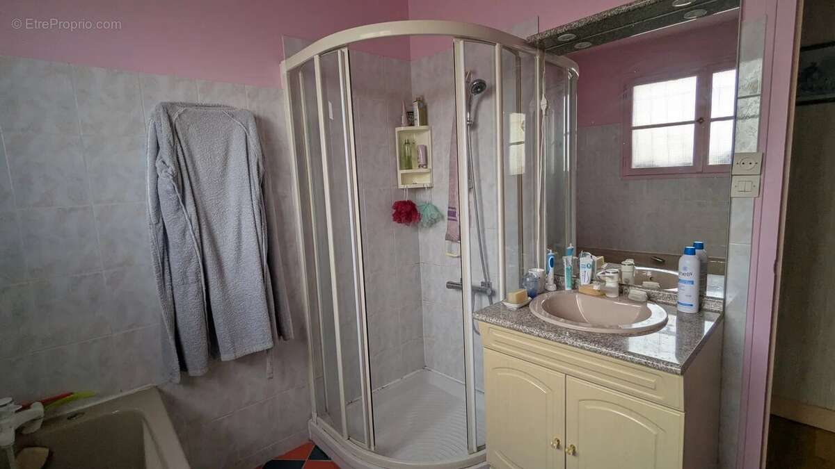 Charmante maison de village offrant 4 chambres à Saulgé - photo 8