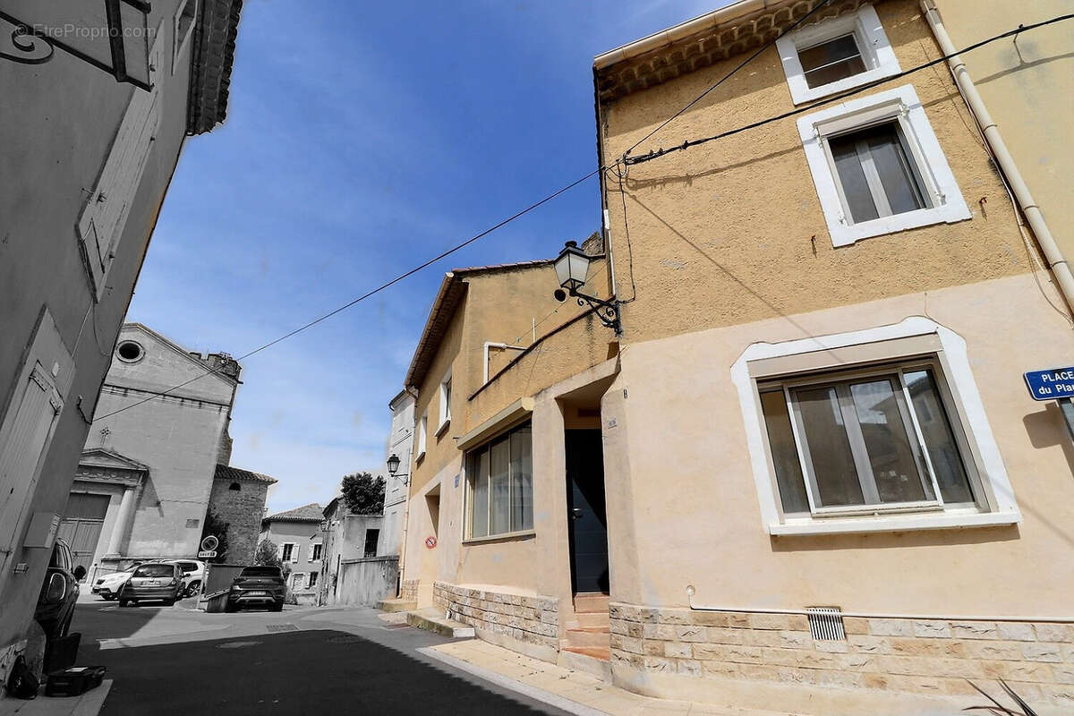 Maison à ENTRAIGUES-SUR-LA-SORGUE