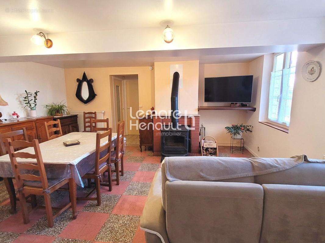 Maison à TREMBLAY-LES-VILLAGES