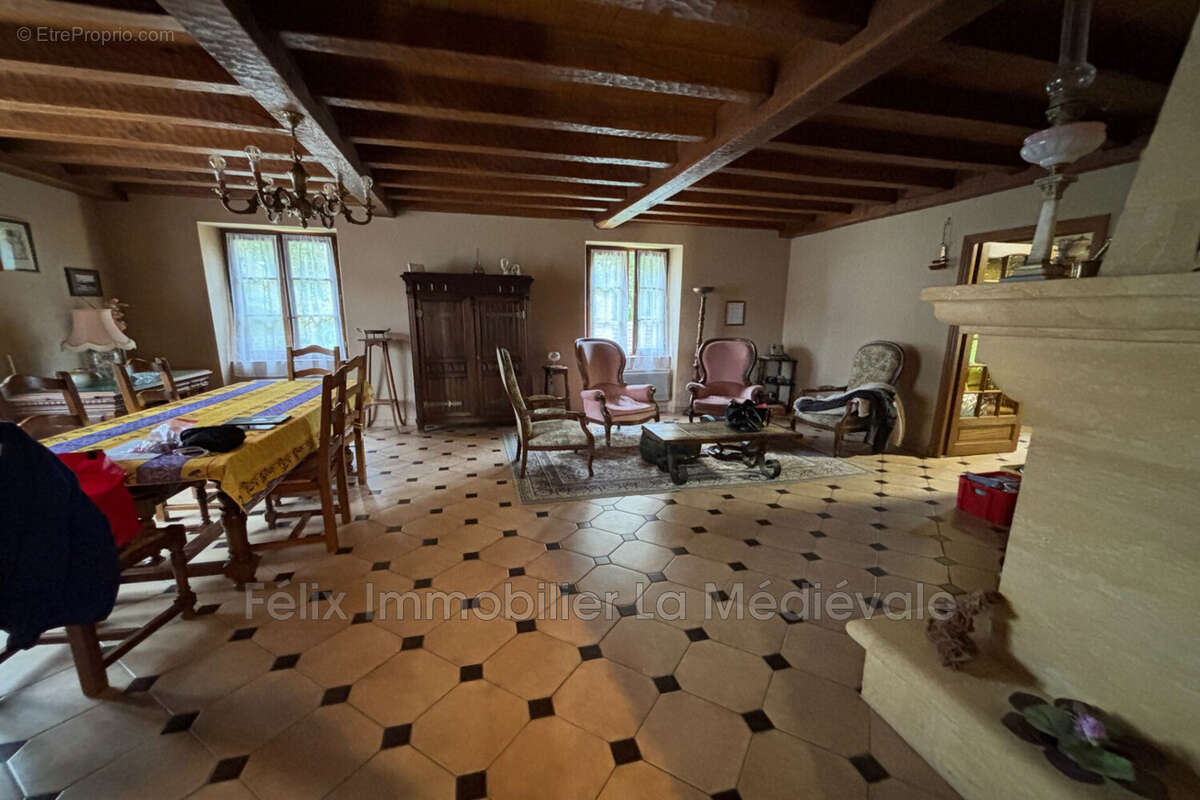 Maison à CARSAC-AILLAC