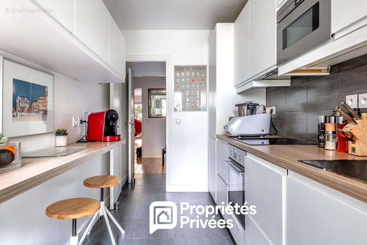 Appartement à PARIS-16E
