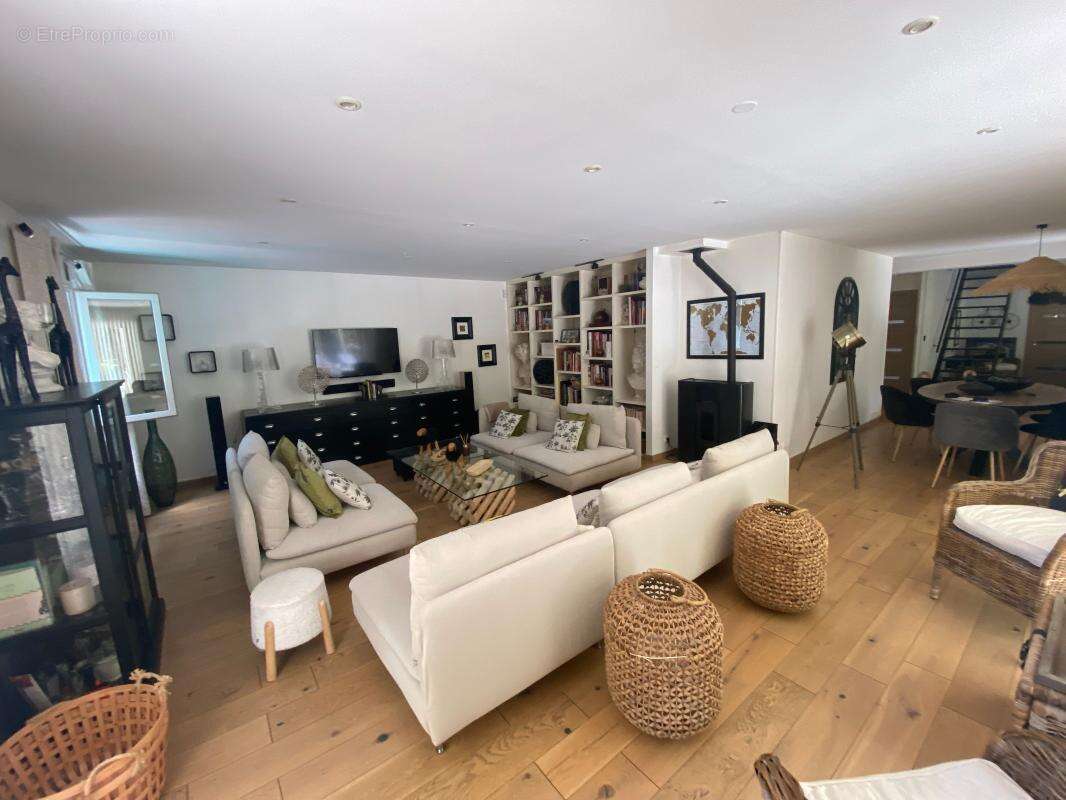 Villa COUP DE COEUR de 2002 de 173 m² avec Garage spacieux de 40 m² et Piscine - photo 9