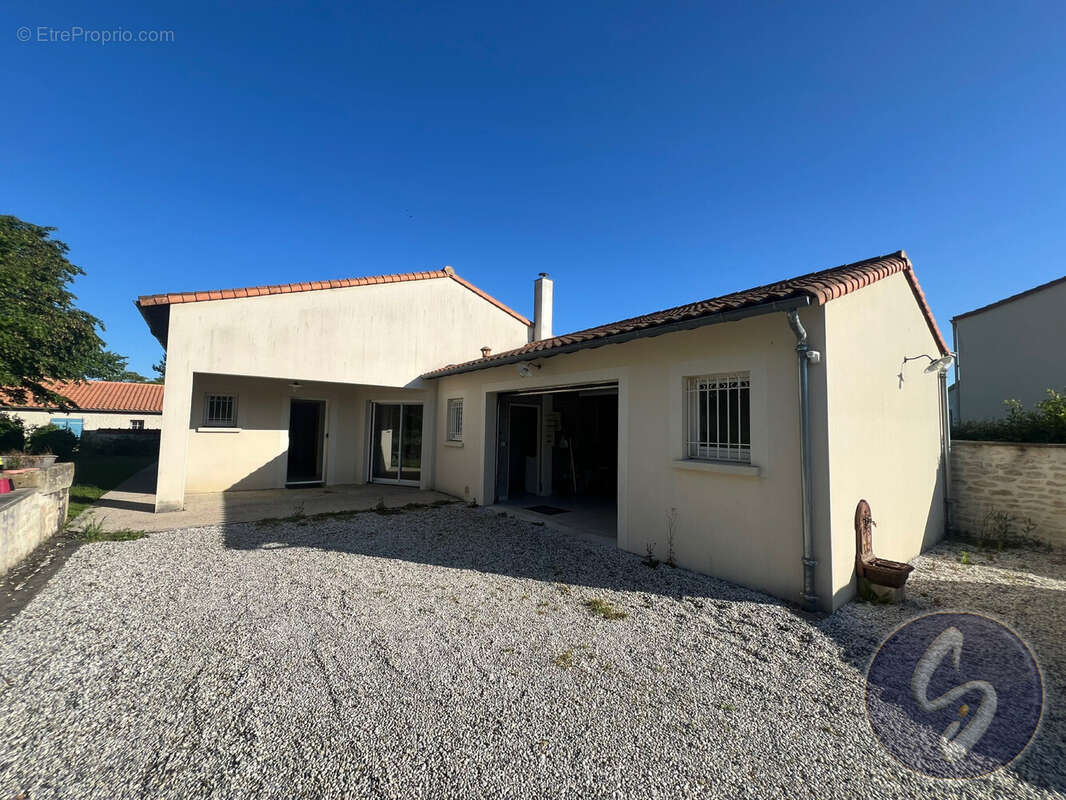 Maison à LA CRECHE